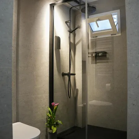 Luxury Y After Renovation In With Parking Daire *