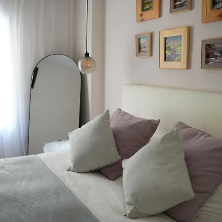 Luxury Y After Renovation In With Parking Daire *