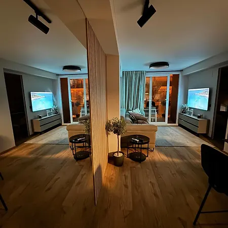 Luxury Y After Renovation In With Parking Appartement *