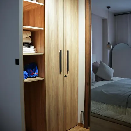 Luxury Y After Renovation In With Parking *